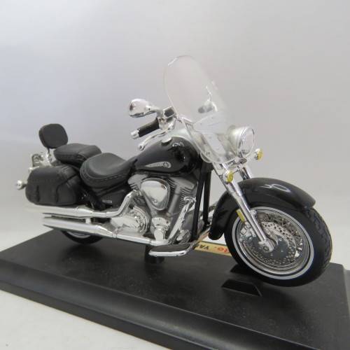 Maisto 2001 Yamaha Road Star Silverado model motorcycle - Scale 1/18