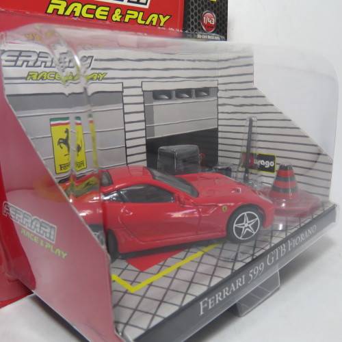 Bburago Race and Play garage Ferrari 599 GTB Fiorano model car - Scale 1/43