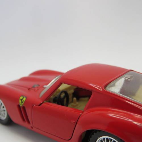 Solido 1963 Ferrari 250 GTO model car - Scale 1/43