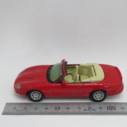 Vitesse Jaguar XK8 die-cast model car - Scale 1/43
