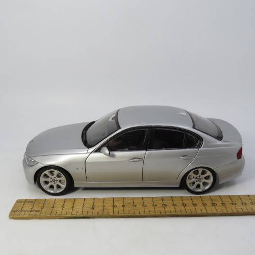 Kyosho BMW 3 Series model car - Scale 1/18