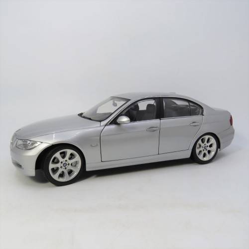 Kyosho BMW 3 Series model car - Scale 1/18