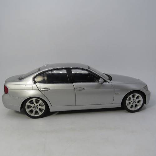 Kyosho BMW 3 Series model car - Scale 1/18