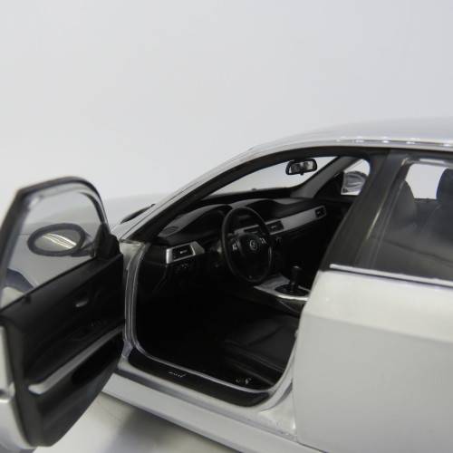 Kyosho BMW 3 Series model car - Scale 1/18