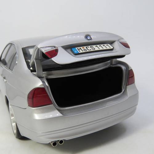 Kyosho BMW 3 Series model car - Scale 1/18