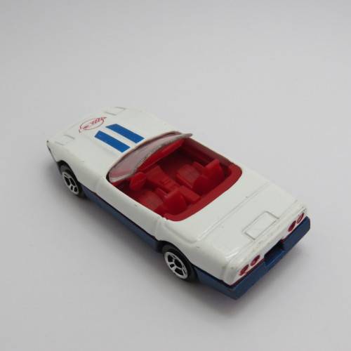 Maisto 1986 Chevrolet Corvette toy car