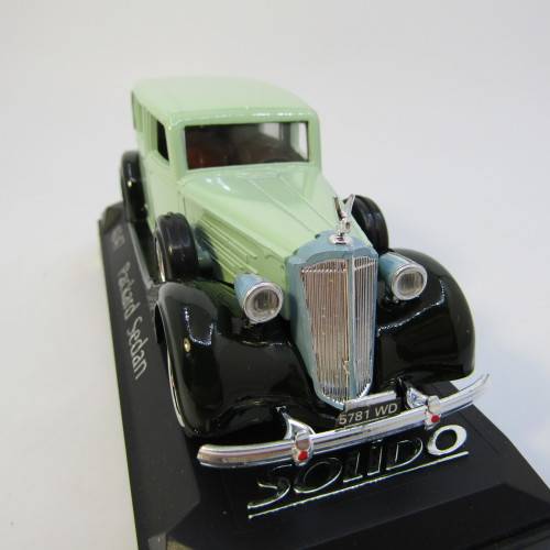 Solido #4047 Packard Sedan model car - in case scale 1/43