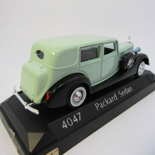 Solido #4047 Packard Sedan model car - in case scale 1/43