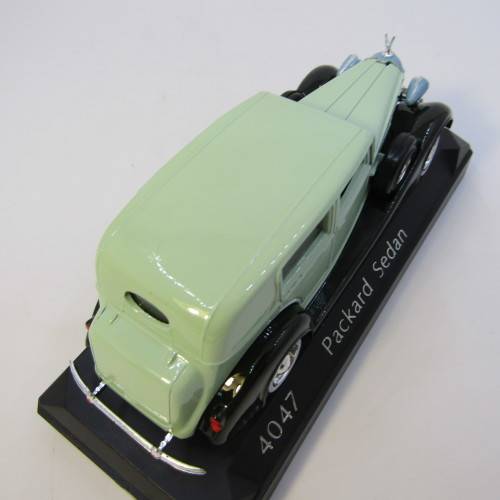 Solido #4047 Packard Sedan model car - in case scale 1/43