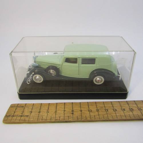 Solido #4047 Packard Sedan model car - in case scale 1/43