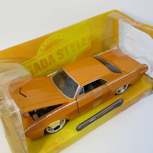 Jada Toys DUB City Old School 1963 Ford Thunderbird model car in box - Scale 1/24