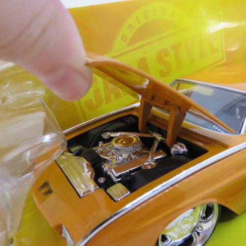 Jada Toys DUB City Old School 1963 Ford Thunderbird model car in box - Scale 1/24