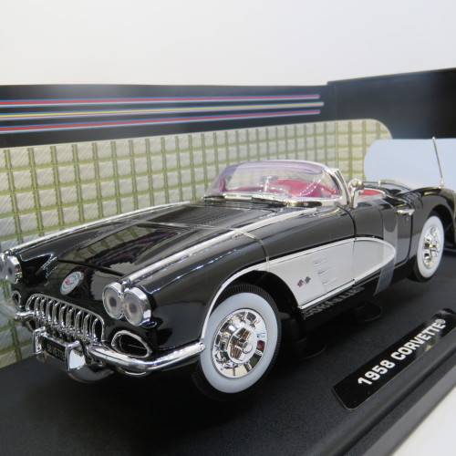 MotorMax 1958 Chevrolet Corvette model car in box - Scale 1/18