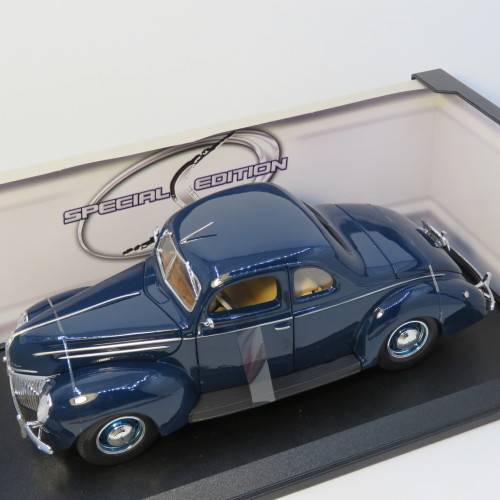 Maisto 1939 Ford Deluxe model car in box - Scale 1/18