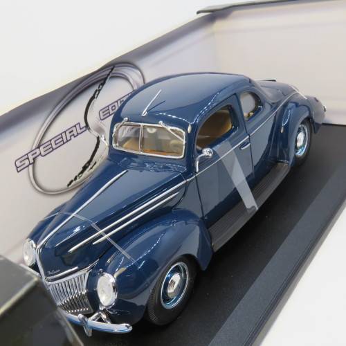 Maisto 1939 Ford Deluxe model car in box - Scale 1/18