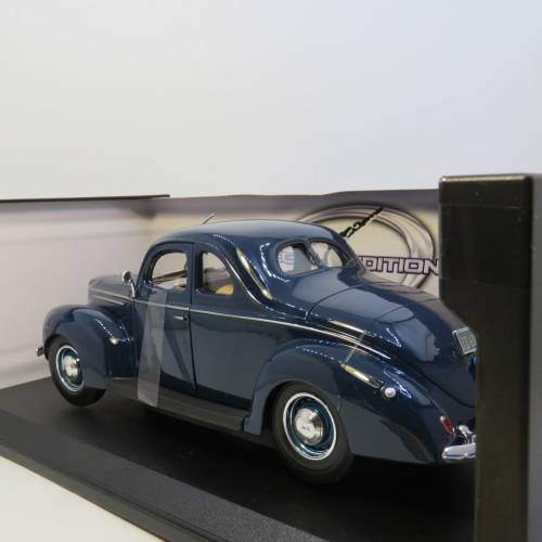 Maisto 1939 Ford Deluxe model car in box - Scale 1/18