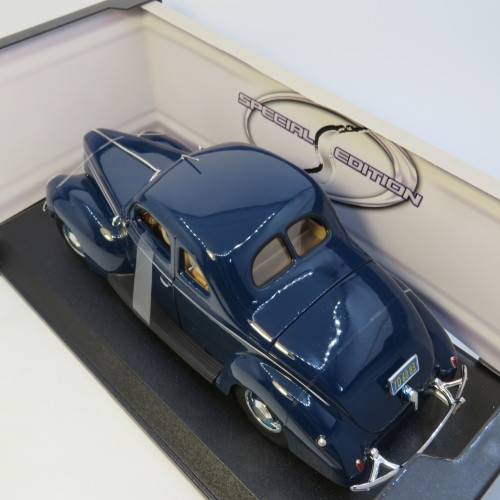 Maisto 1939 Ford Deluxe model car in box - Scale 1/18