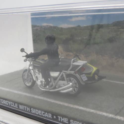 James Bond 007 Kawasaki Z900 motorcycle with sidecar model - The spy who loved me