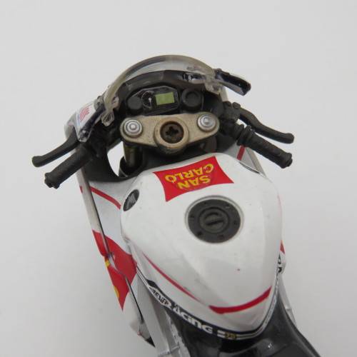Maisto Honda RC212V San Carlo MotoGP model motorcycle - #15 Alex de Angelis - Scale 1/18