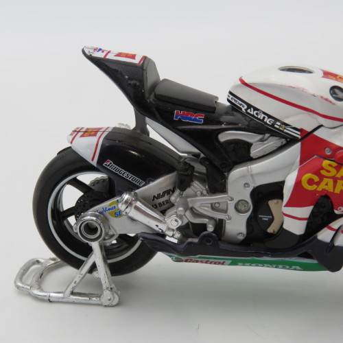 Maisto Honda RC212V San Carlo MotoGP model motorcycle - #15 Alex de Angelis - Scale 1/18