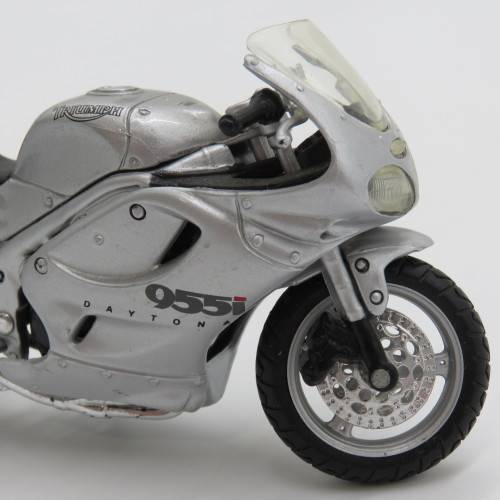 Maisto Triumph 955i Daytona model motorcycle - Scale 1/18