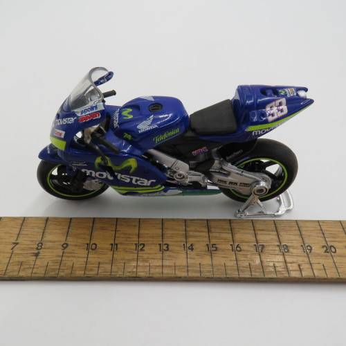 Maisto 2005 Honda RC211V Movistar MotoGP model motorcycle - #33 Marco Melandri - Scale 1/18