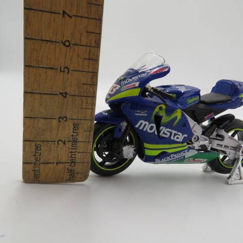 Maisto 2005 Honda RC211V Movistar MotoGP model motorcycle - #33 Marco Melandri - Scale 1/18