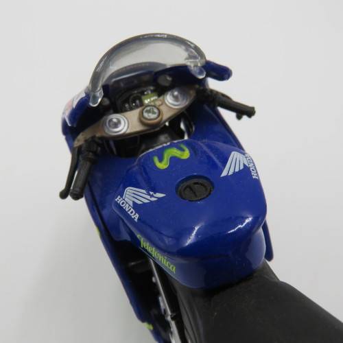 Maisto 2005 Honda RC211V Movistar MotoGP model motorcycle - #33 Marco Melandri - Scale 1/18