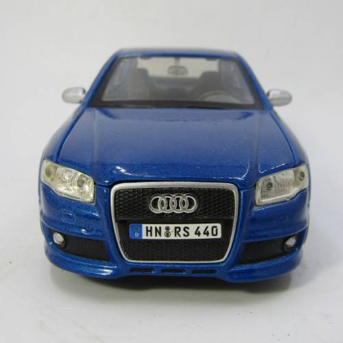 Bburago Audi RS4 model car - scale 1/24
