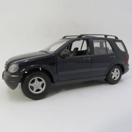Maisto Mercedes-Benz ML320 die-cast model car - Scale 1/24