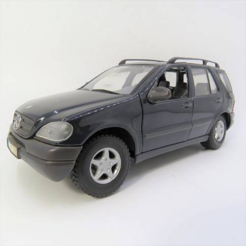Maisto Mercedes-Benz ML320 die-cast model car - Scale 1/24