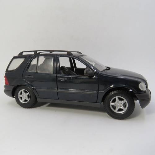 Maisto Mercedes-Benz ML320 die-cast model car - Scale 1/24