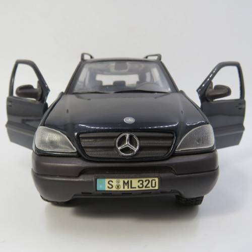 Maisto Mercedes-Benz ML320 die-cast model car - Scale 1/24