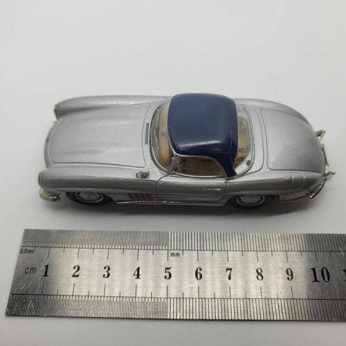 Hongwell Mercedes-Benz 300 SL Roadster die-cast model car - Scale 1/43