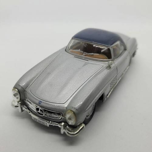 Hongwell Mercedes-Benz 300 SL Roadster die-cast model car - Scale 1/43