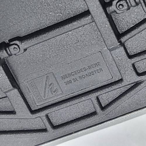 Hongwell Mercedes-Benz 300 SL Roadster die-cast model car - Scale 1/43