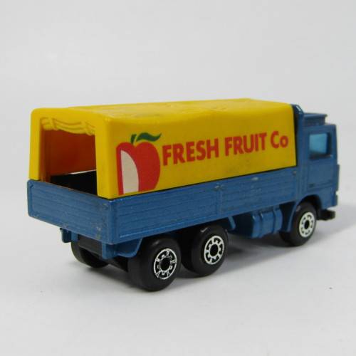 Matchbox Volvo Fresh Fruit Co. die-cast toy truck - scale 1/90