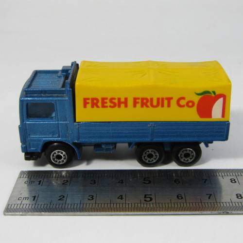 Matchbox Volvo Fresh Fruit Co. die-cast toy truck - scale 1/90