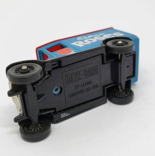 Days gone by Lledo #22 Roses Chevrolet van model car