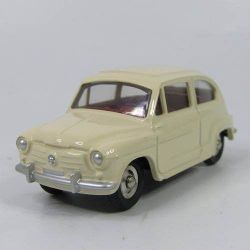 DeAgostini Dinky Toys Fiat 600 D toy car in box