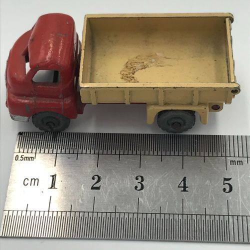 Lesney Matchbox No.40 Bedford 7 ton tripper die - cast toy truck