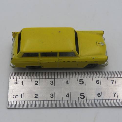 Lensney Matchbox No. 31 American Ford station wagon toy car
