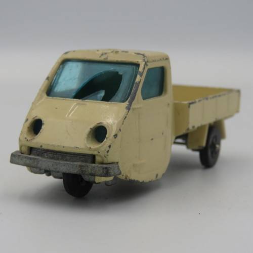 Corgi Juniors Whizzwheels Reliant TW9 toy car - Windscreen broken