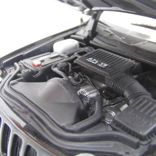 AutoArt Jeep Grand Cherokee die-cast model car - mirror missing - scale 1/18