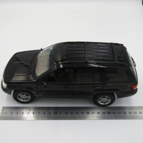 AutoArt Jeep Grand Cherokee die-cast model car - mirror missing - scale 1/18
