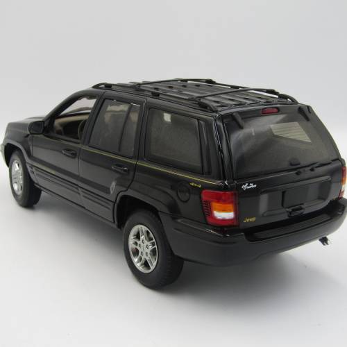 AutoArt Jeep Grand Cherokee die-cast model car - mirror missing - scale 1/18