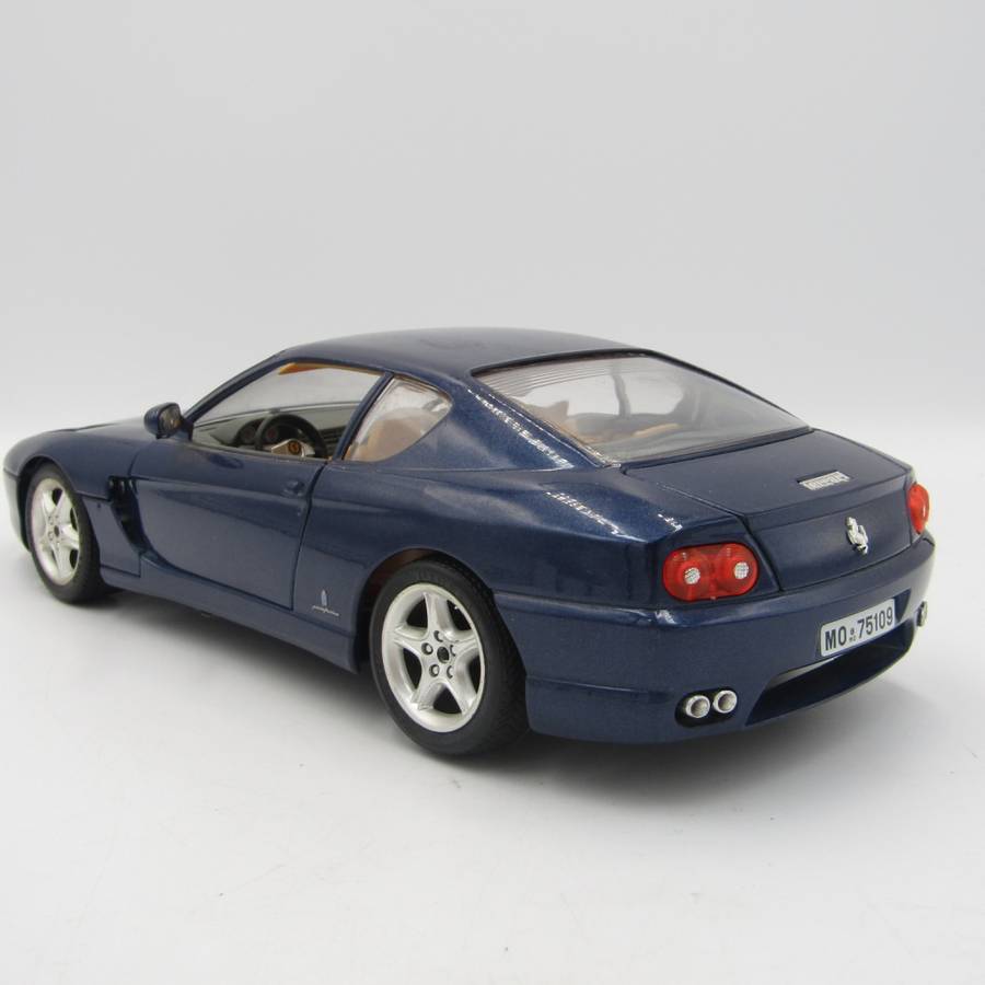 Bburago 1992 Ferrari 456 GT die-cast model car - scale 1/18