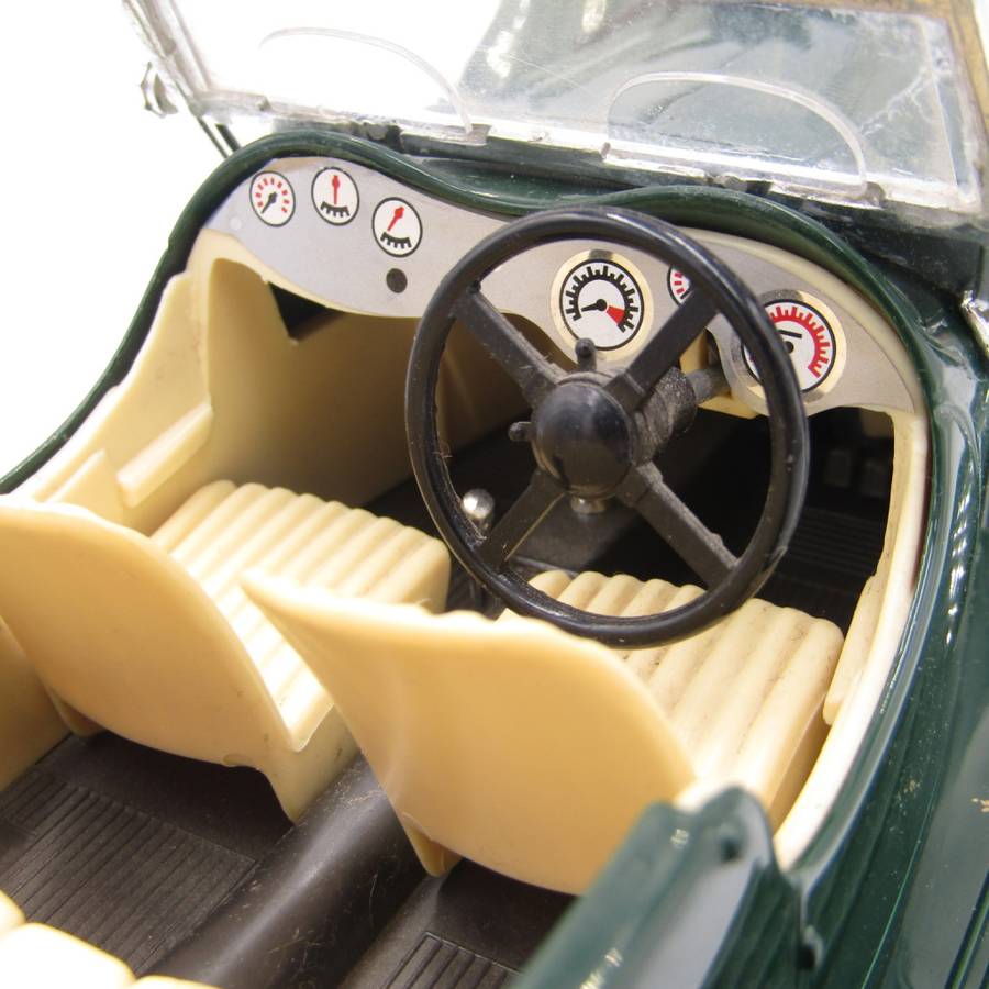 Bburago 1937 Jaguar SS 100 die-cast model car - scale 1/18