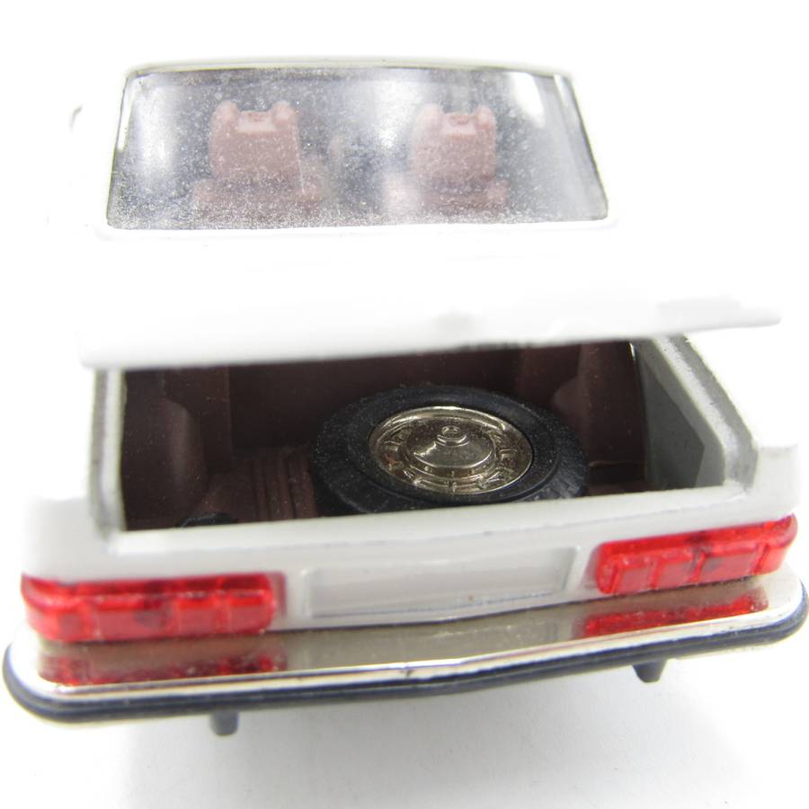 Russian Gaz-3102 Volga die-cast model car - scale 1/43