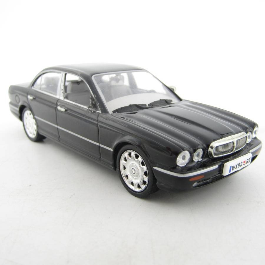 Universal Hobbies Jaguar Daimler die-cast model car - scale 1/43 - mirror missing